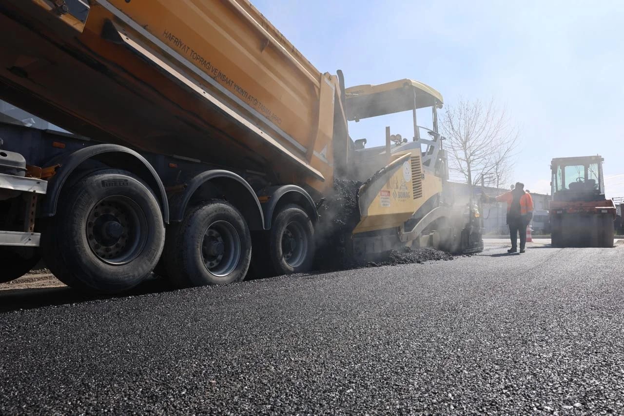 Erenlerde Yollar Yenilenmeye Devam Ediyor